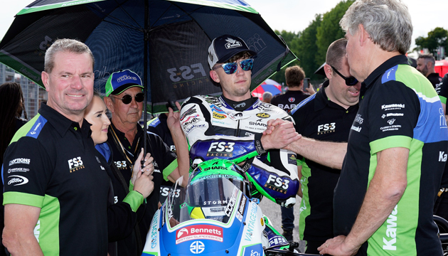 Eazi-grip Supported British Superbike Riders Get Ready For Thruxton 